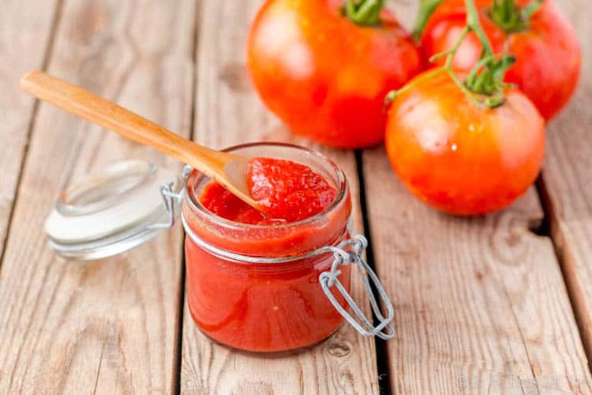 Tomato paste and tomato sauce